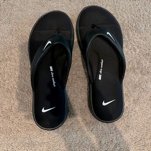NWOT Nike Flip Flops